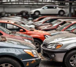 leilão de veículos e sucatas